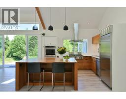 1860 Arboretum Drive, Gibsons, BC V0N1V6 Photo 9