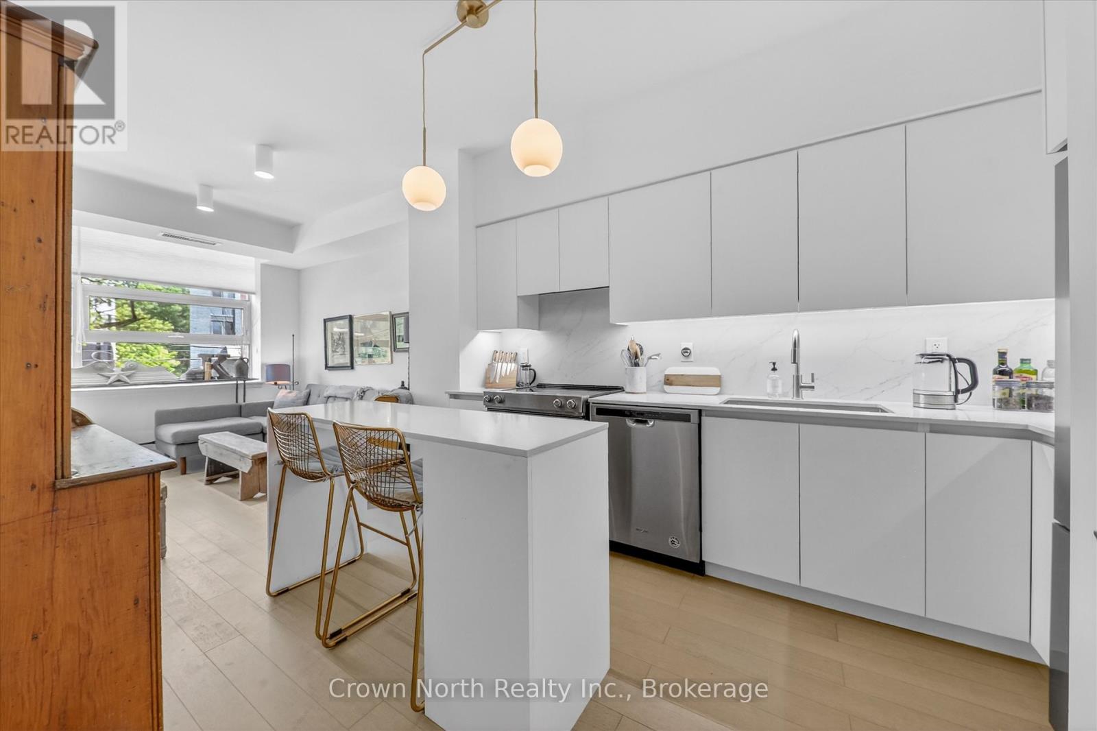 #215 601 KINGSTON ROAD - 1