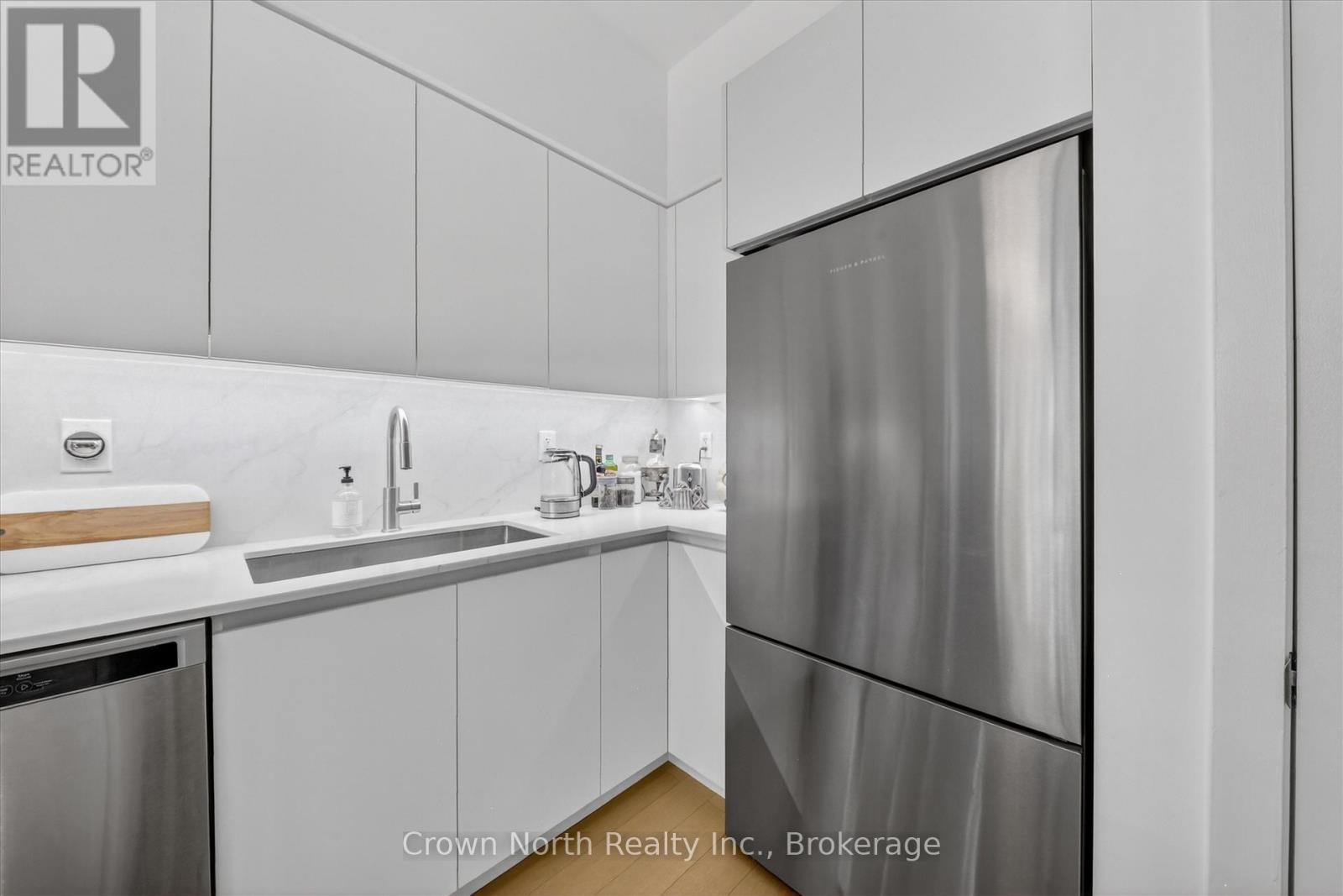 #215 601 KINGSTON ROAD - 13