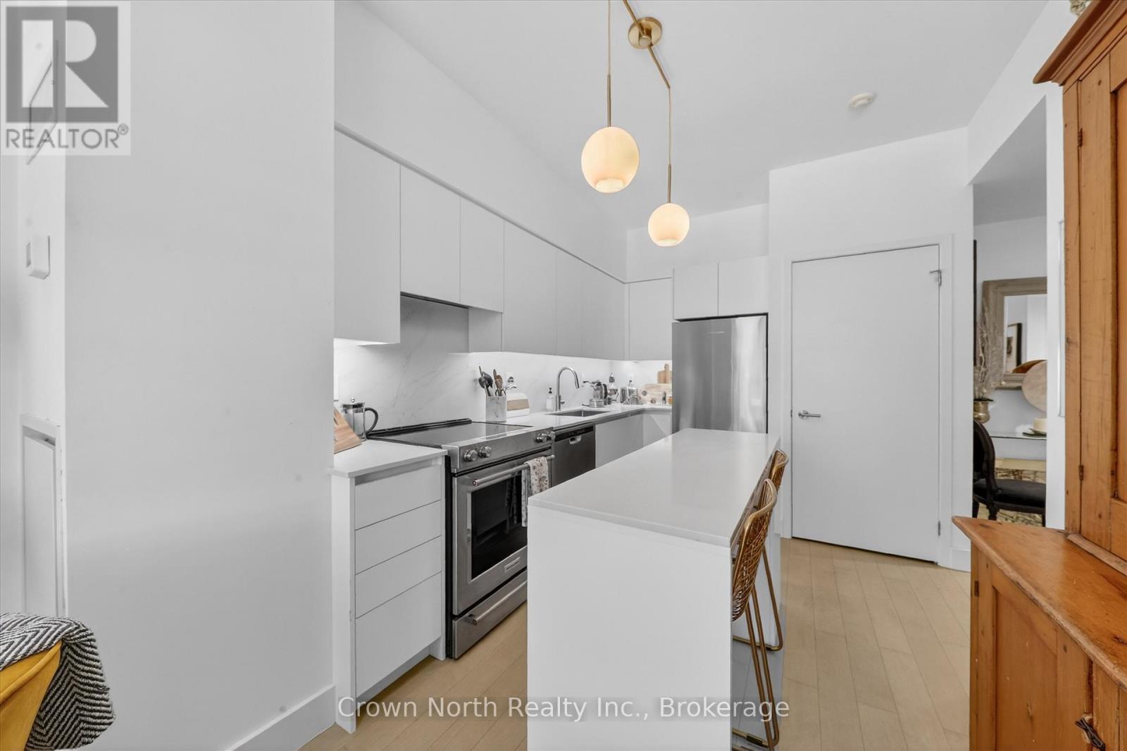 #215 601 KINGSTON ROAD - 14