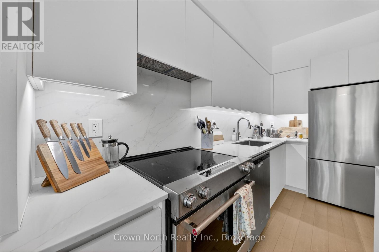 #215 601 KINGSTON ROAD - 16