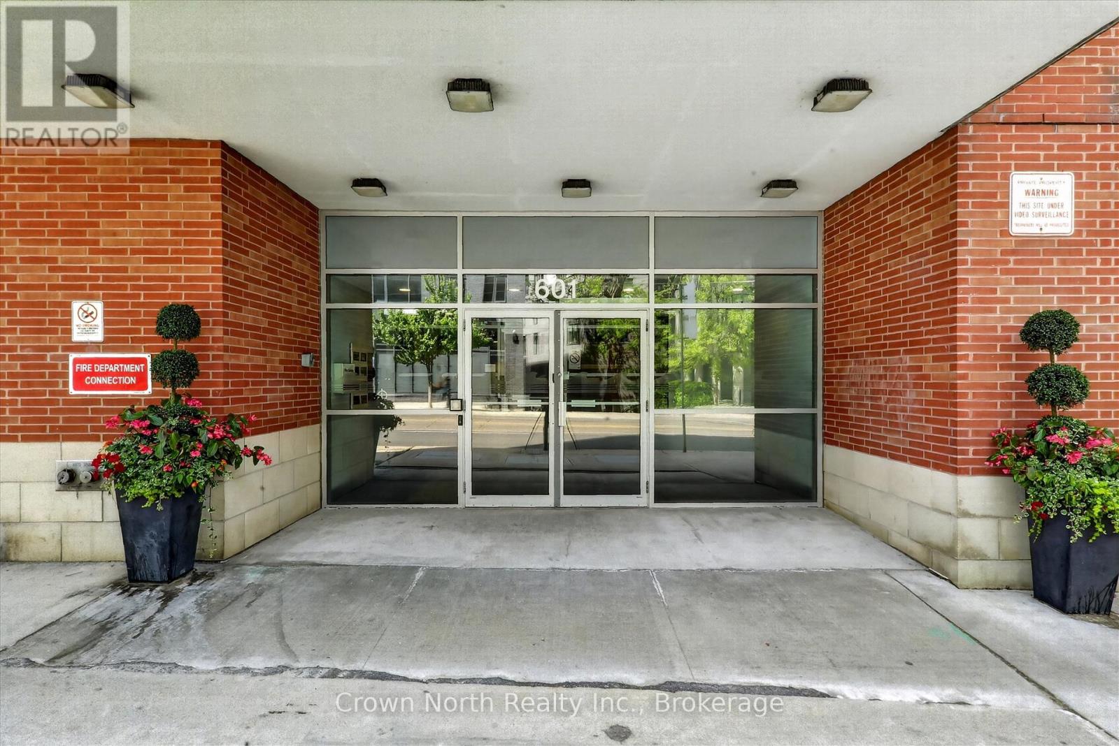 #215 601 KINGSTON ROAD - 34