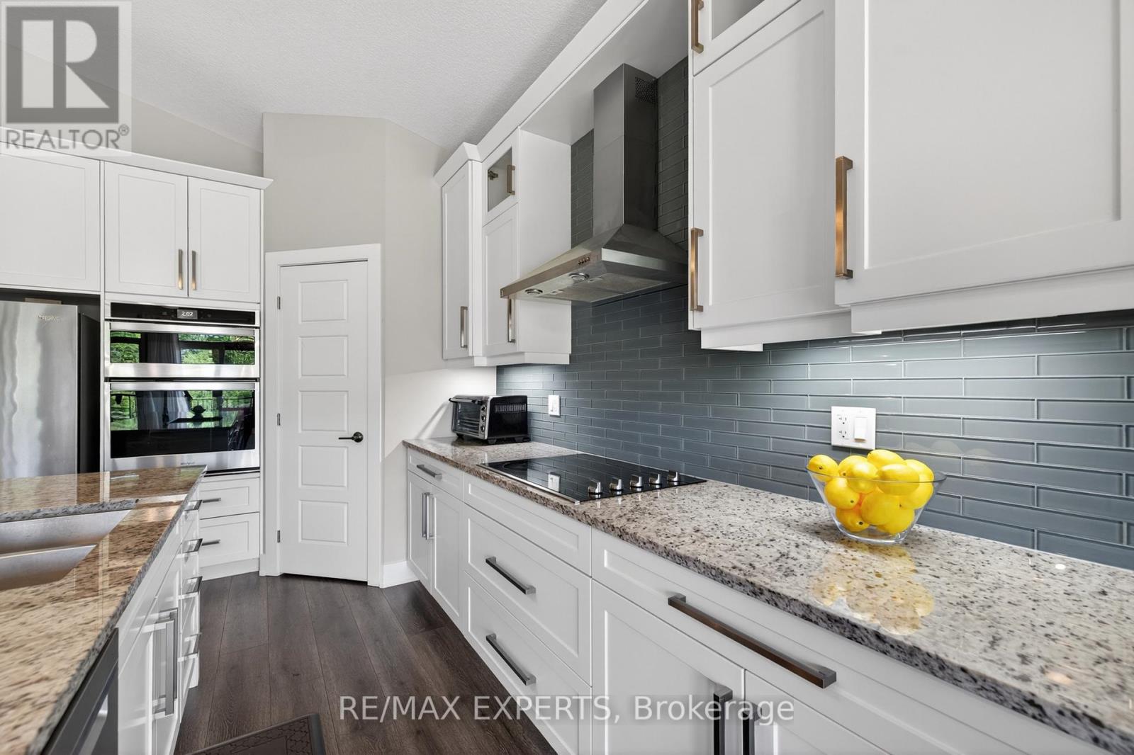 #21 10 MCPHERSON COURT - 10