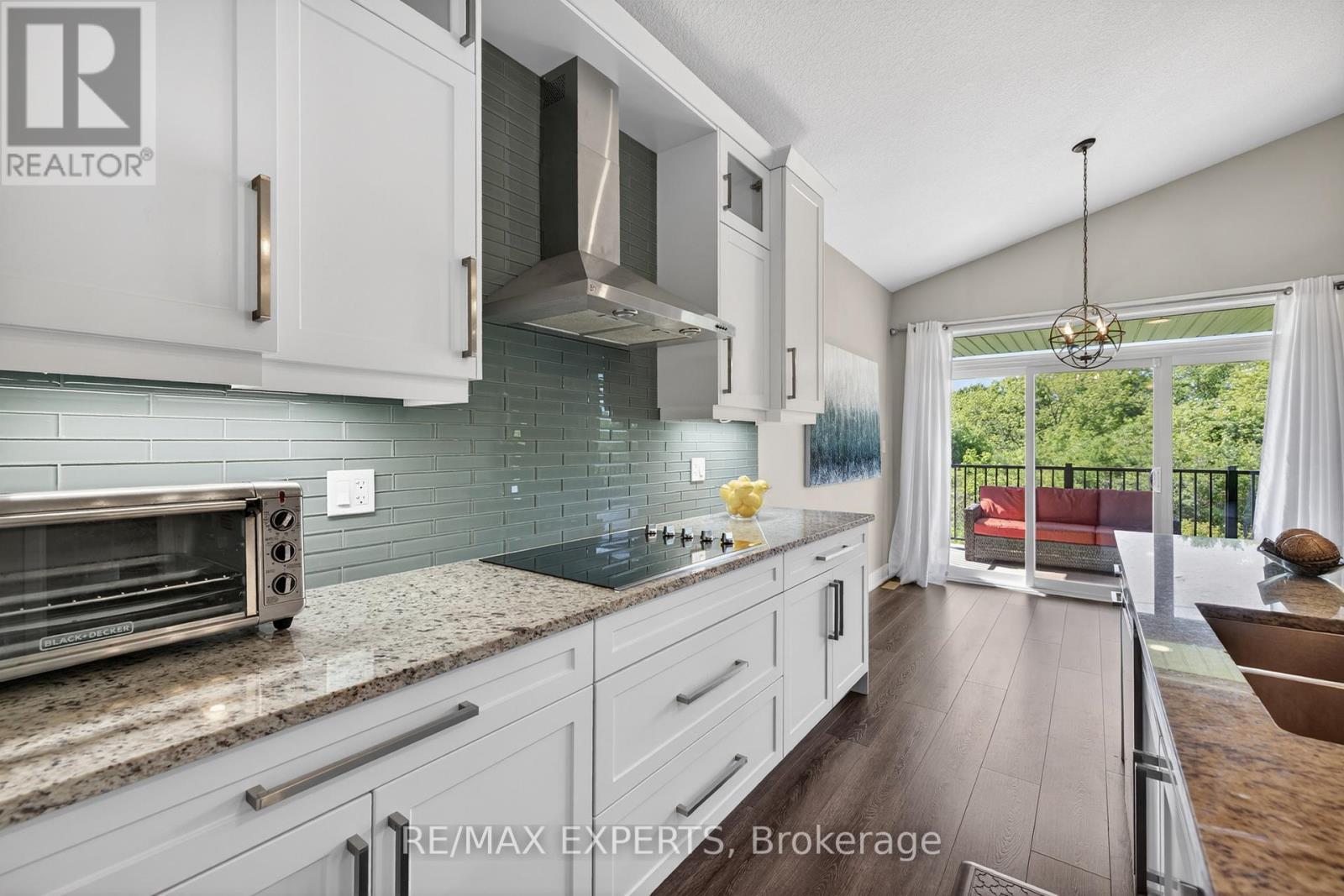 #21 10 MCPHERSON COURT - 11
