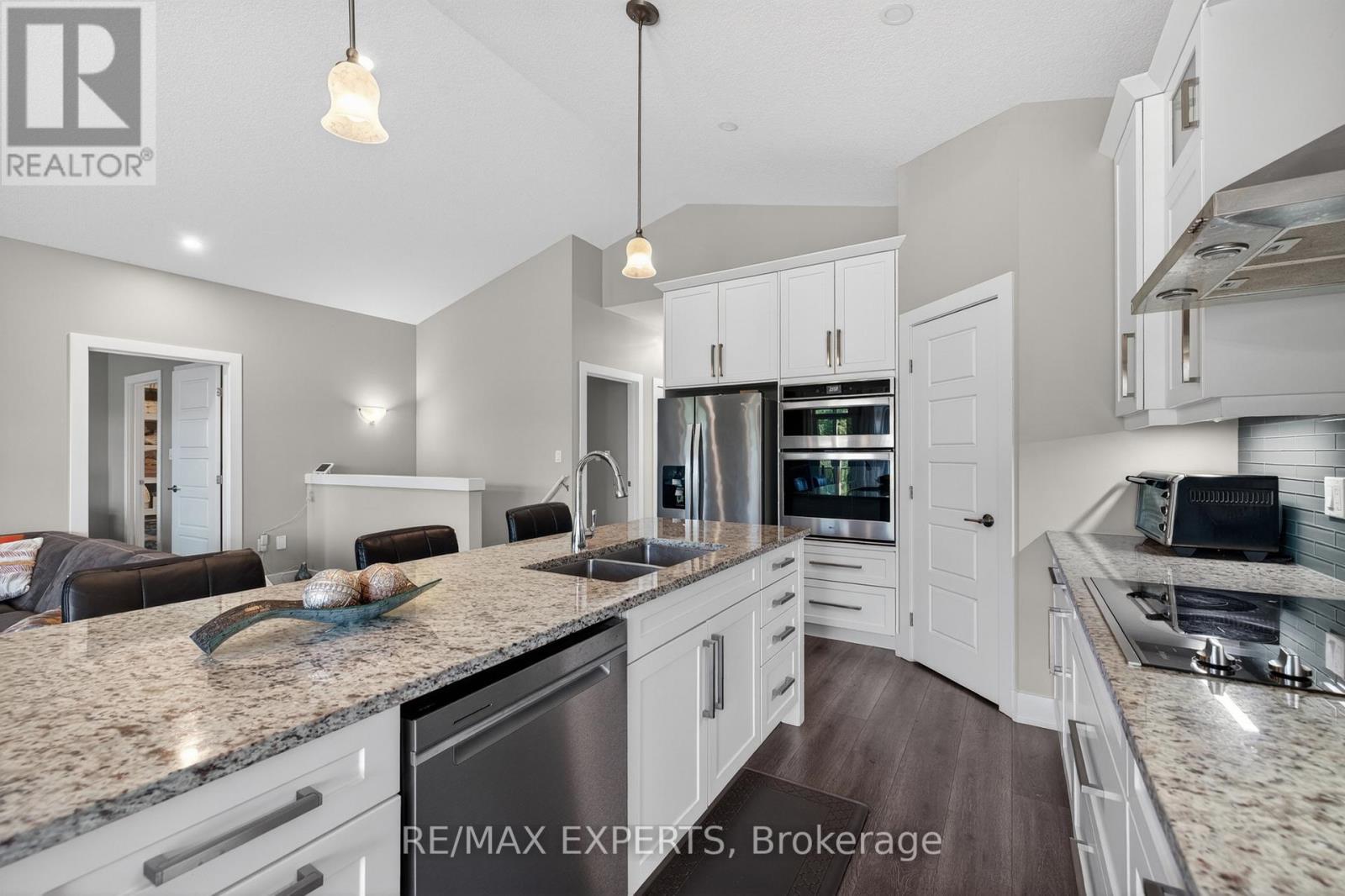 #21 10 MCPHERSON COURT - 13