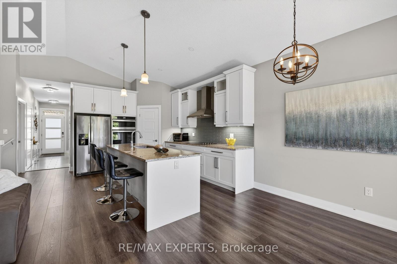 #21 10 MCPHERSON COURT - 14