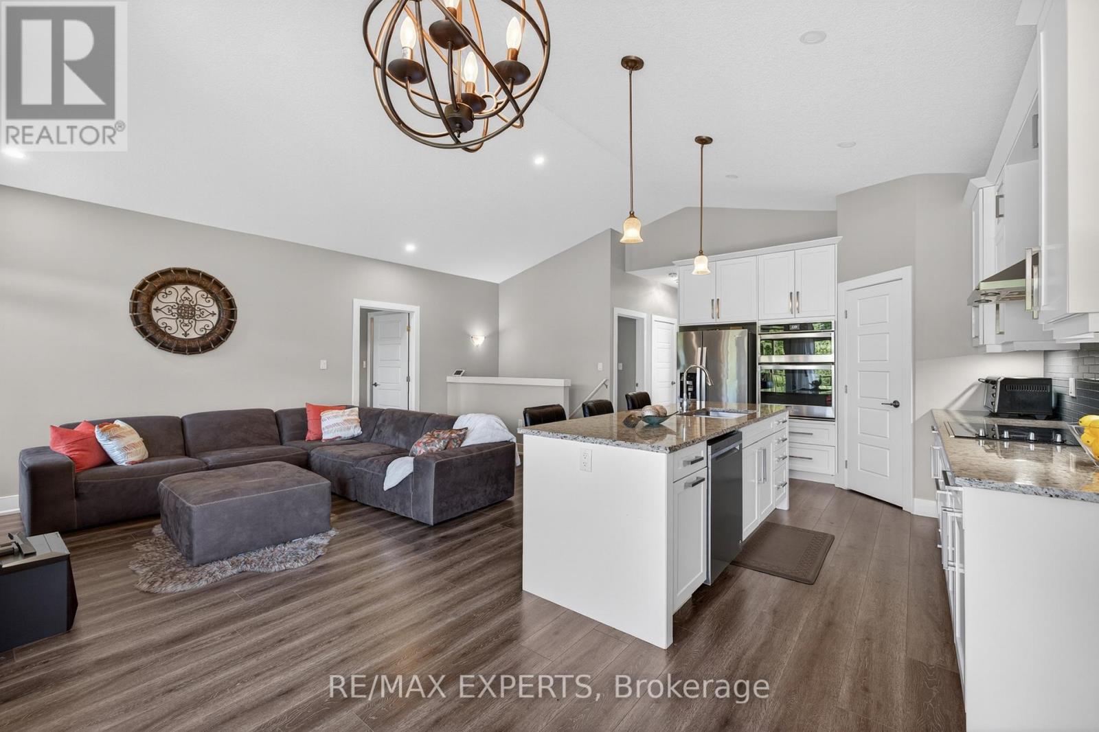 #21 10 MCPHERSON COURT - 15