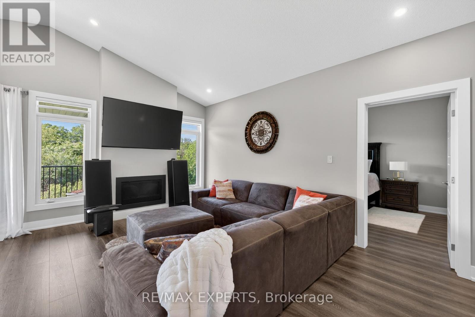 #21 10 MCPHERSON COURT - 21