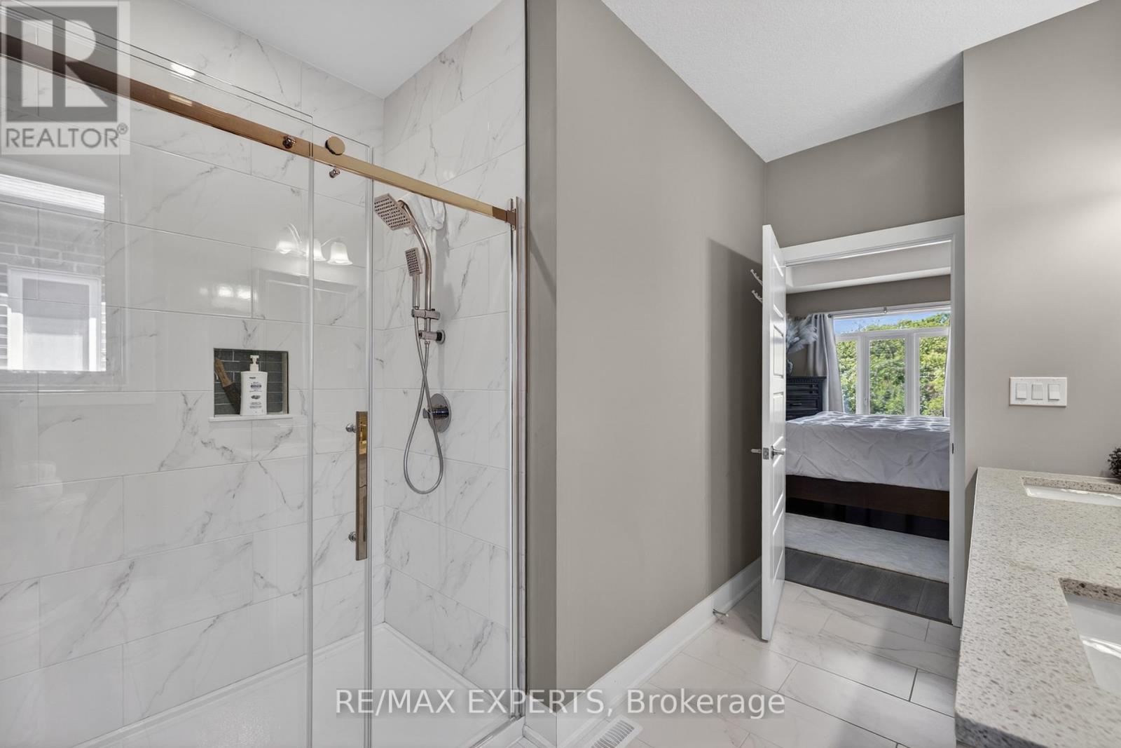 #21 10 MCPHERSON COURT - 22