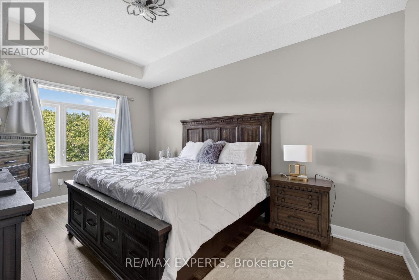 #21 10 MCPHERSON COURT - 23
