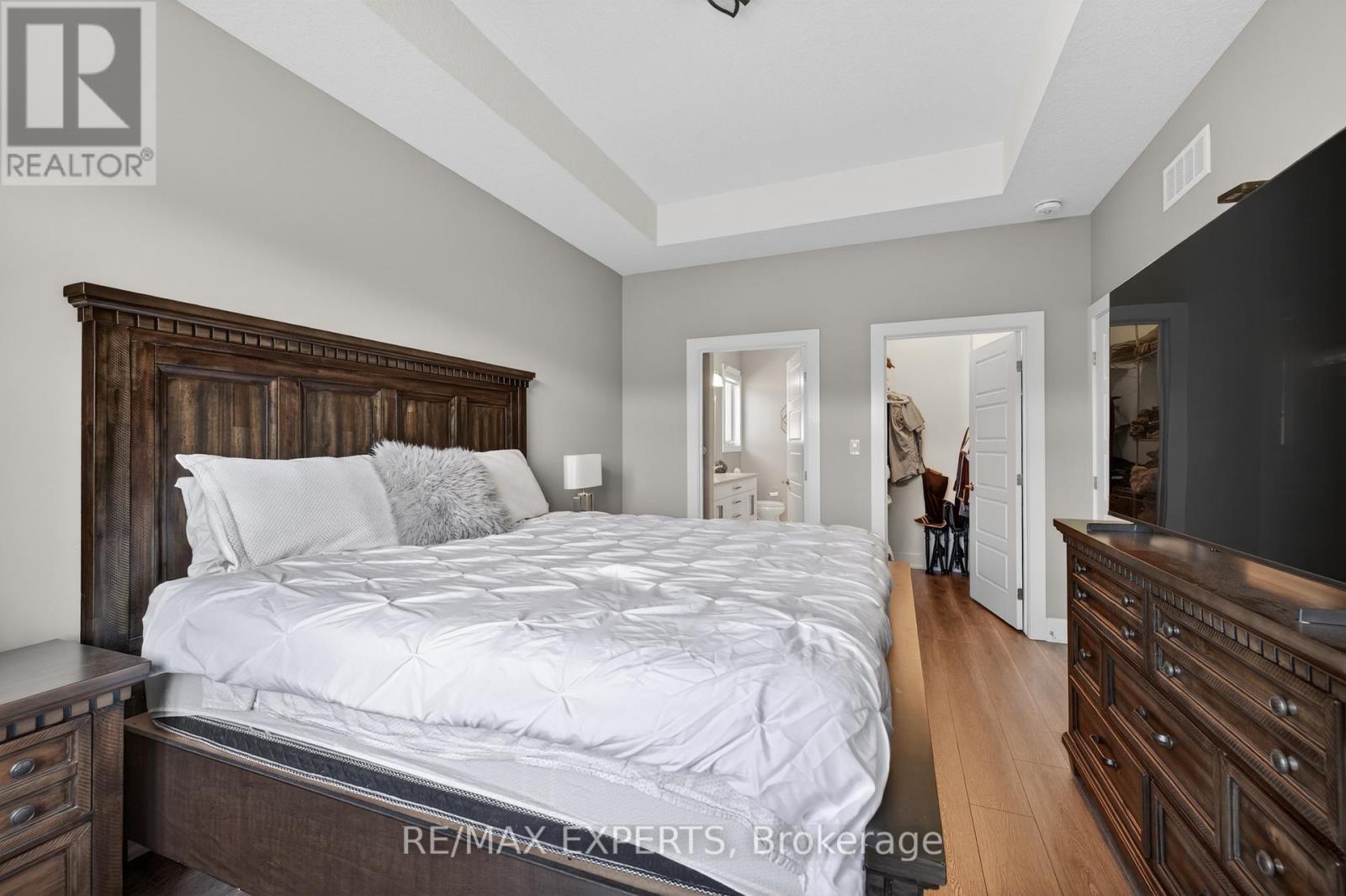 #21 10 MCPHERSON COURT - 24