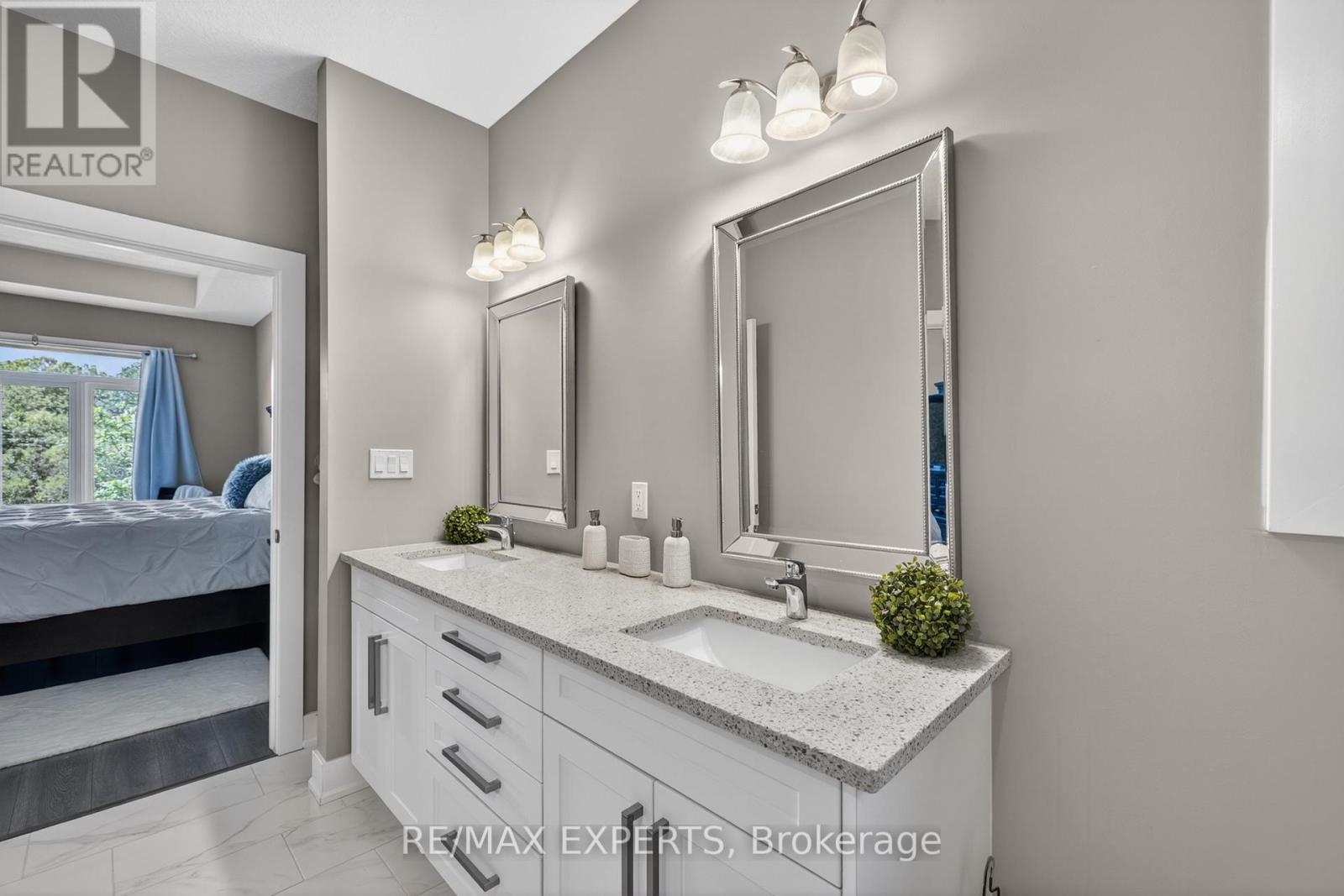 #21 10 MCPHERSON COURT - 26