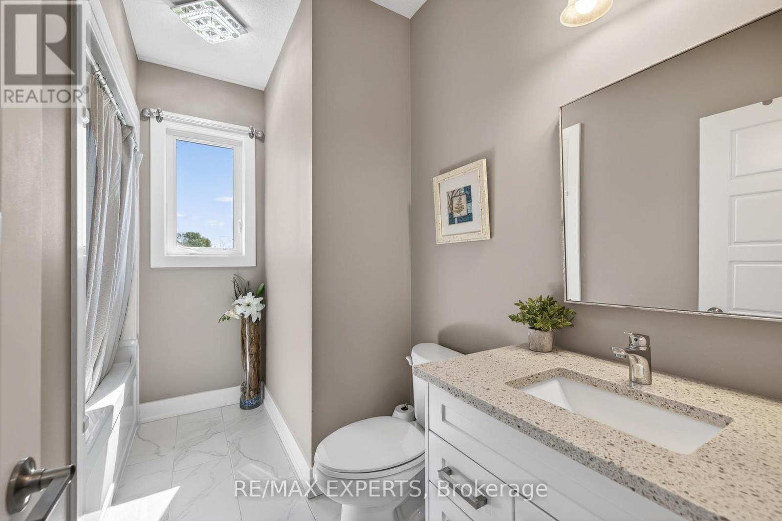 #21 10 MCPHERSON COURT - 29