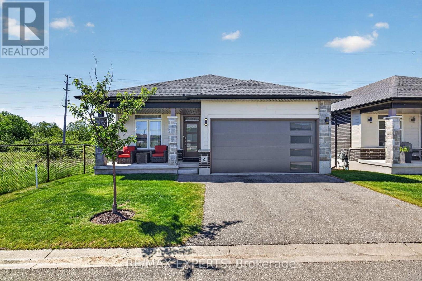 #21 10 MCPHERSON COURT - 3