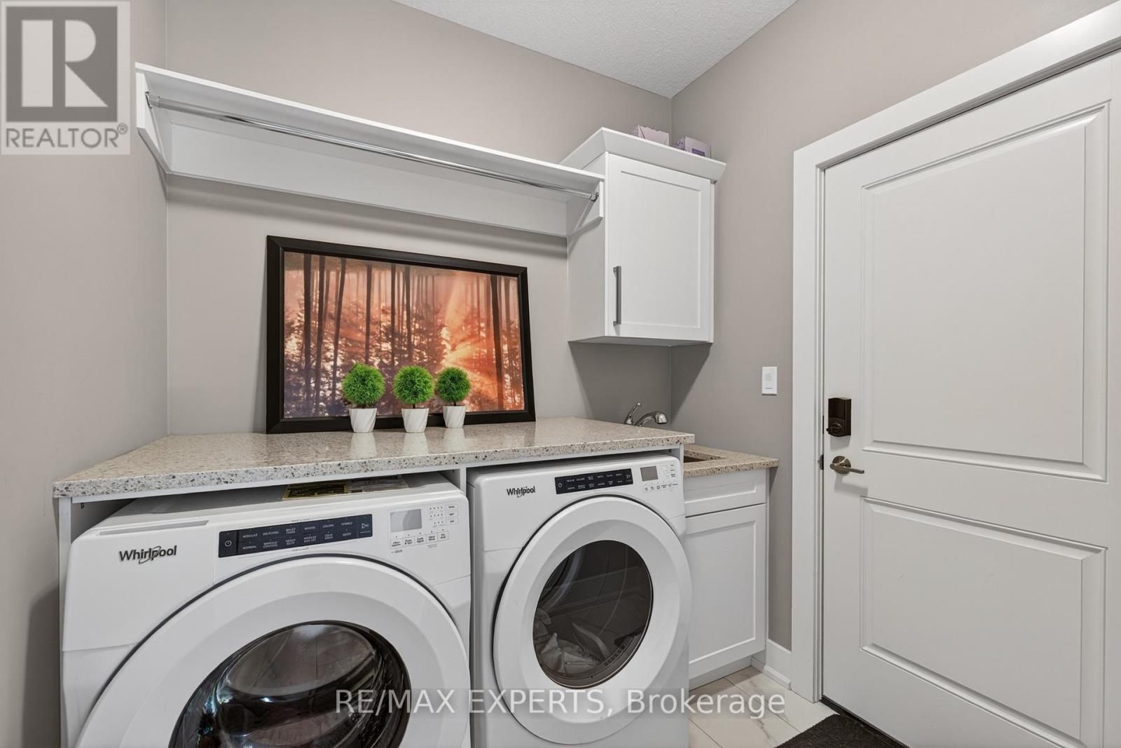 #21 10 MCPHERSON COURT - 31