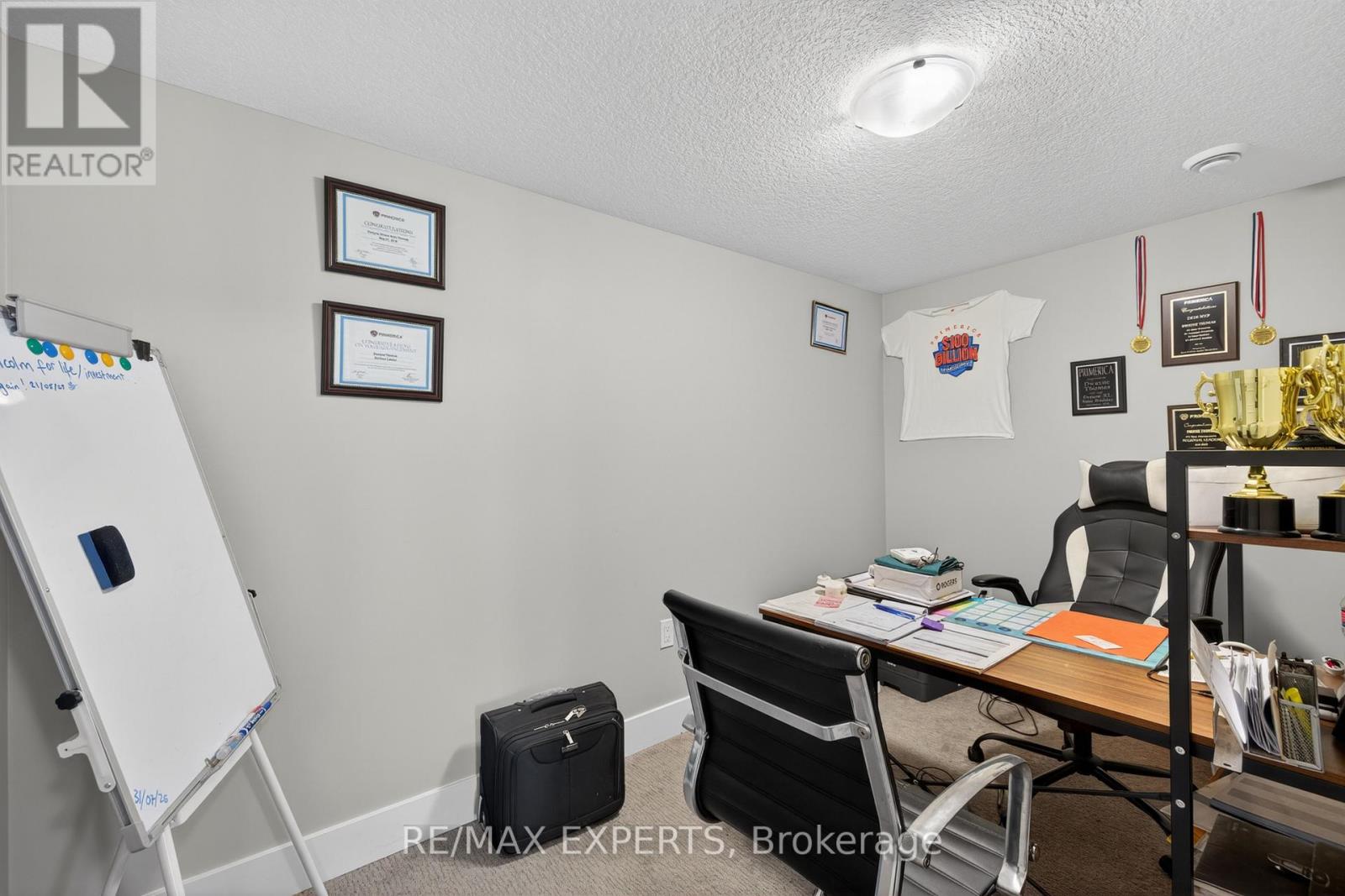 #21 10 MCPHERSON COURT - 38