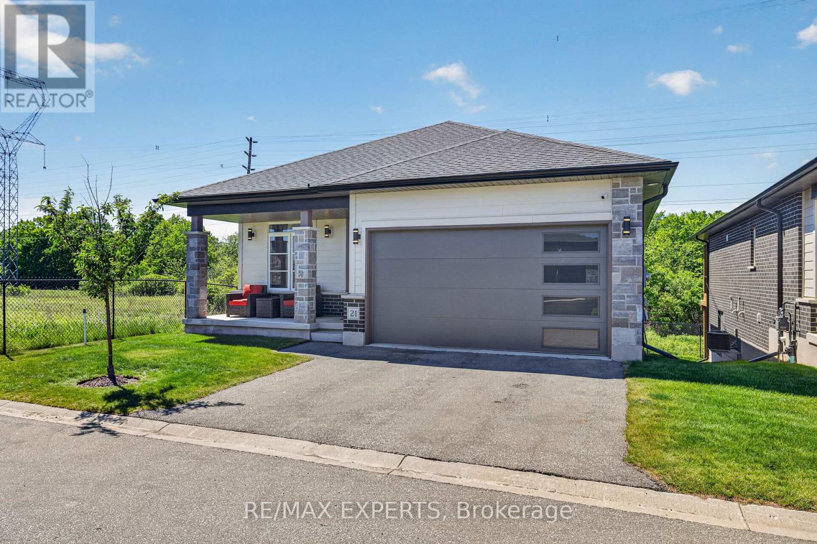 #21 10 MCPHERSON COURT - 4