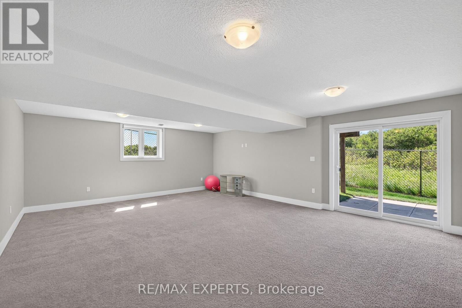 #21 10 MCPHERSON COURT - 40