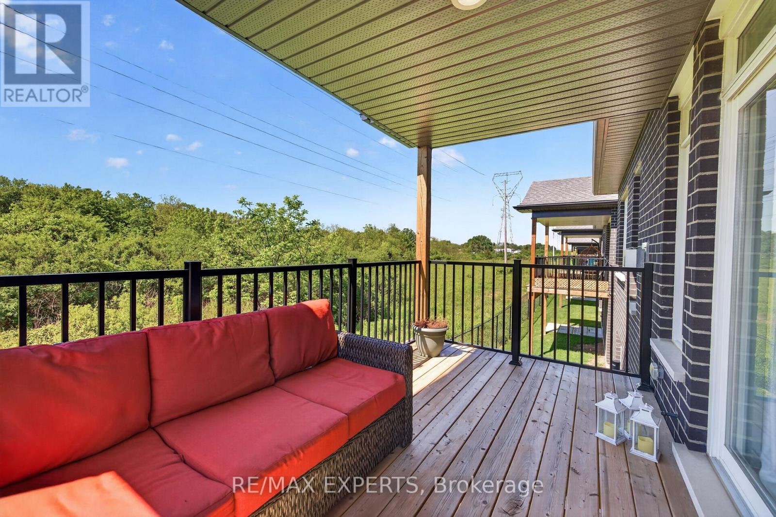 #21 10 MCPHERSON COURT - 43
