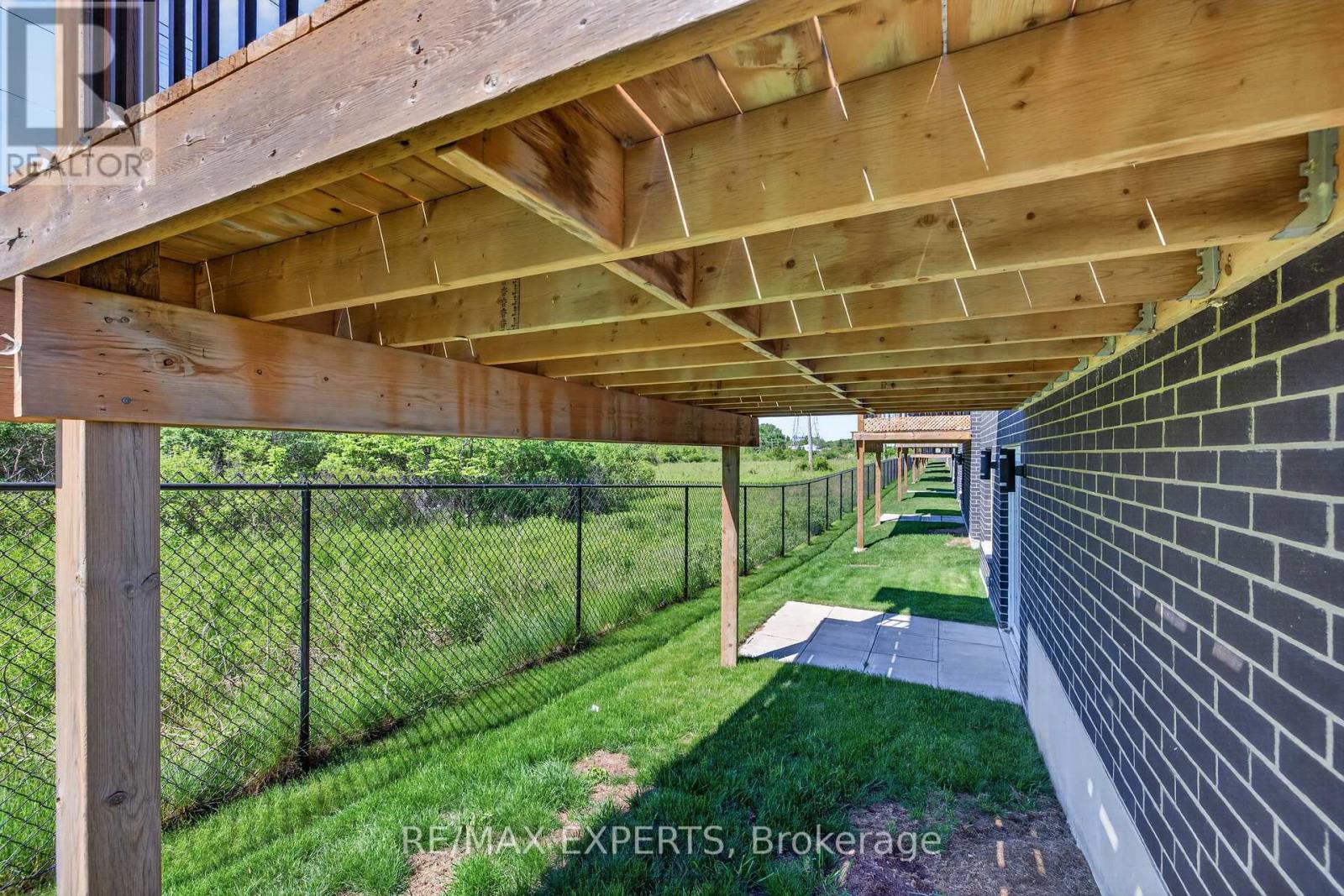 #21 10 MCPHERSON COURT - 47