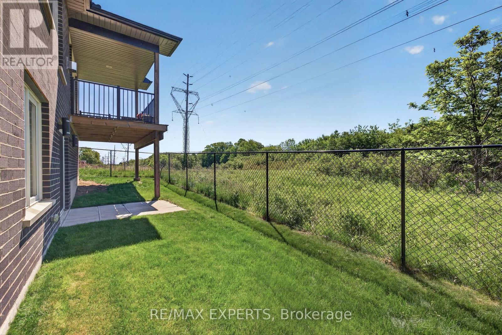 #21 10 MCPHERSON COURT - 48