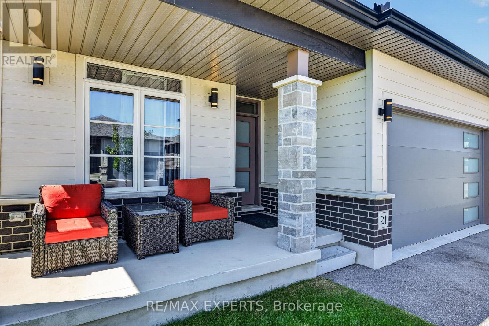 #21 10 MCPHERSON COURT - 6
