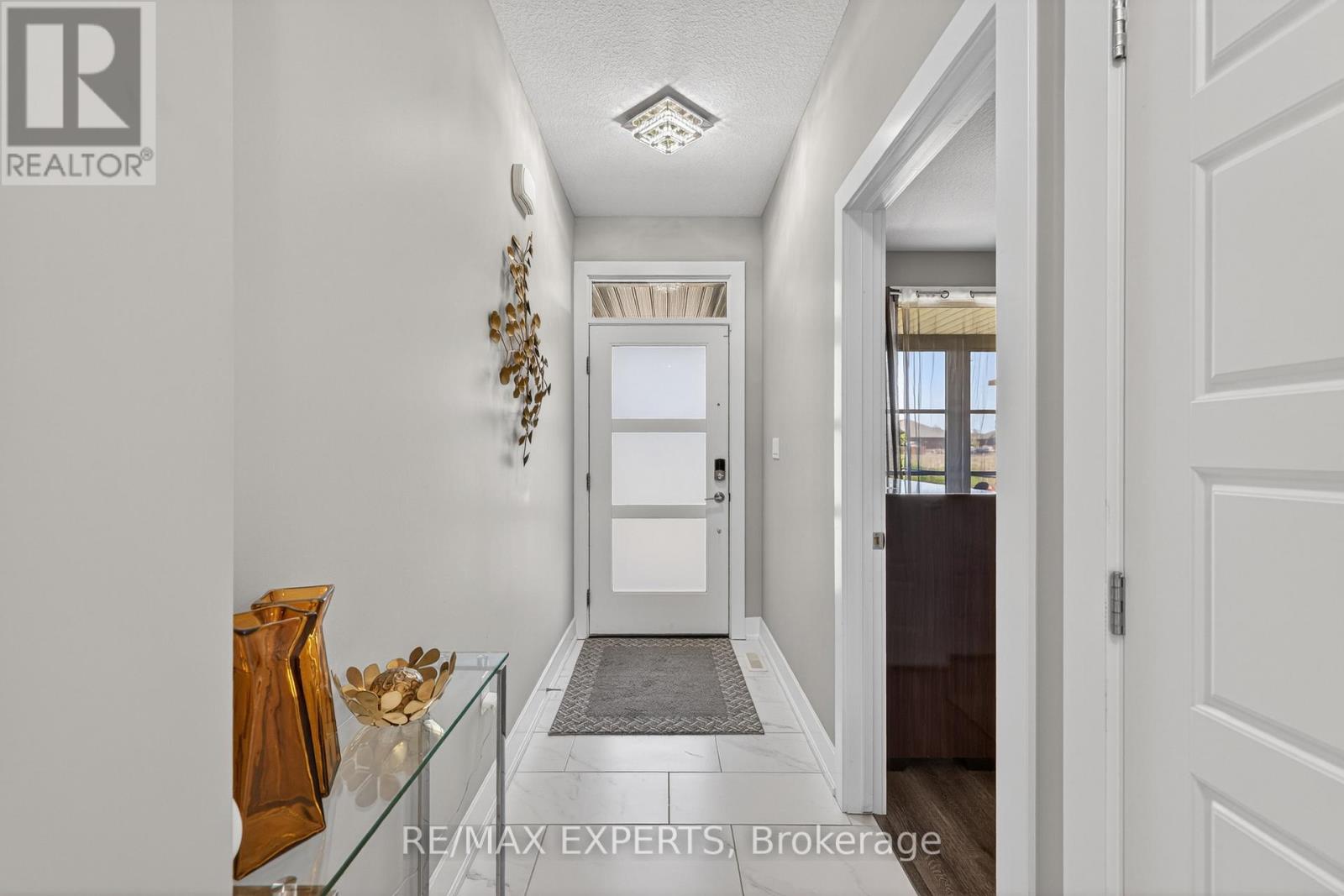 #21 10 MCPHERSON COURT - 7