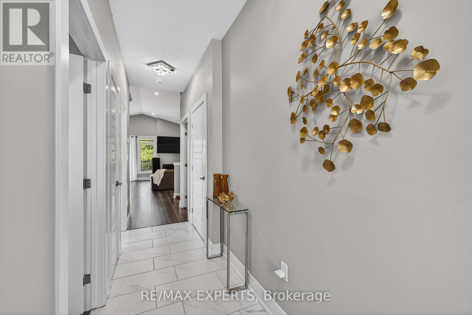 #21 10 MCPHERSON COURT - 8