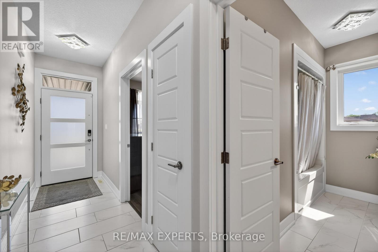 #21 10 MCPHERSON COURT - 9