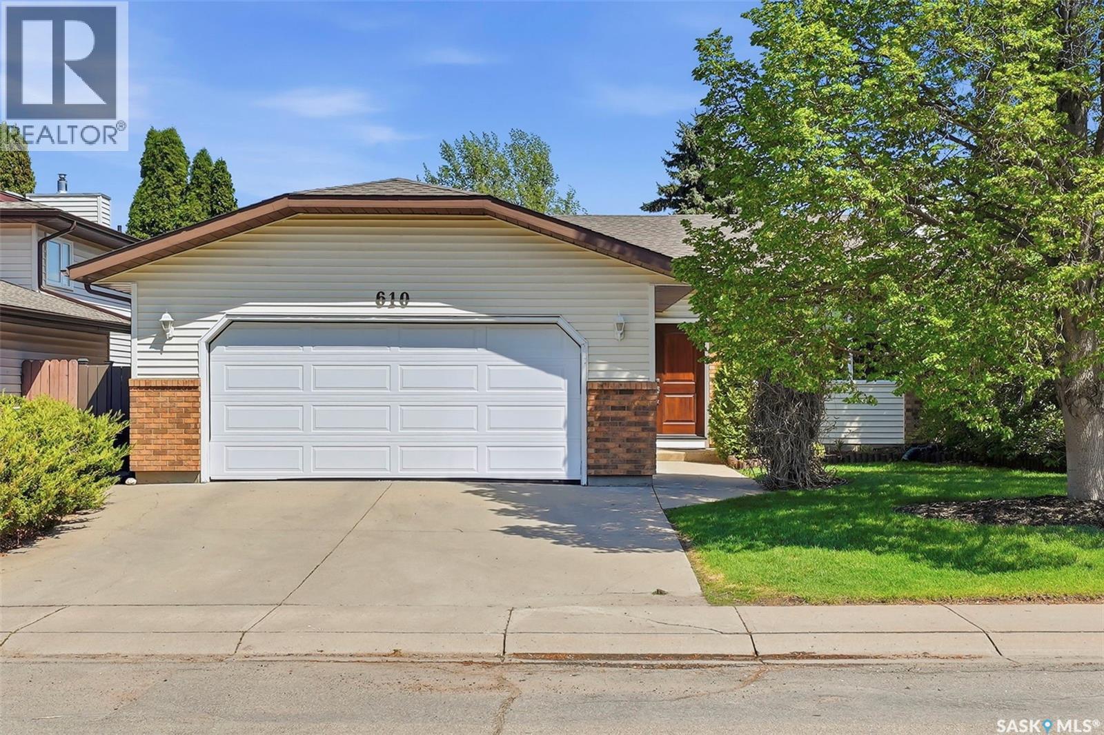 610 Bronson CRESCENT - 1
