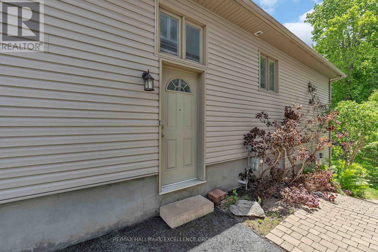547 EMERALD STREET - 24
