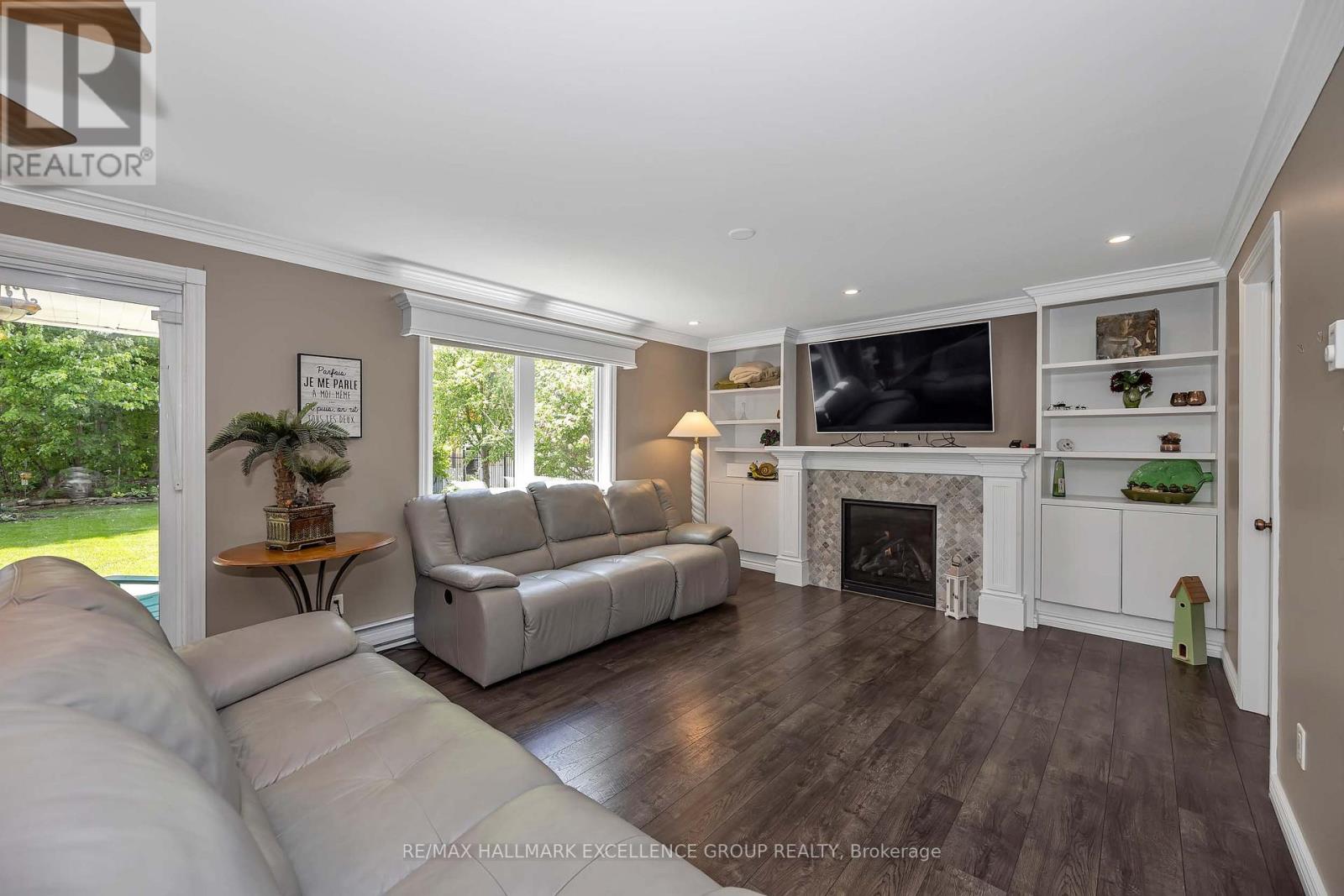 547 EMERALD STREET - 26