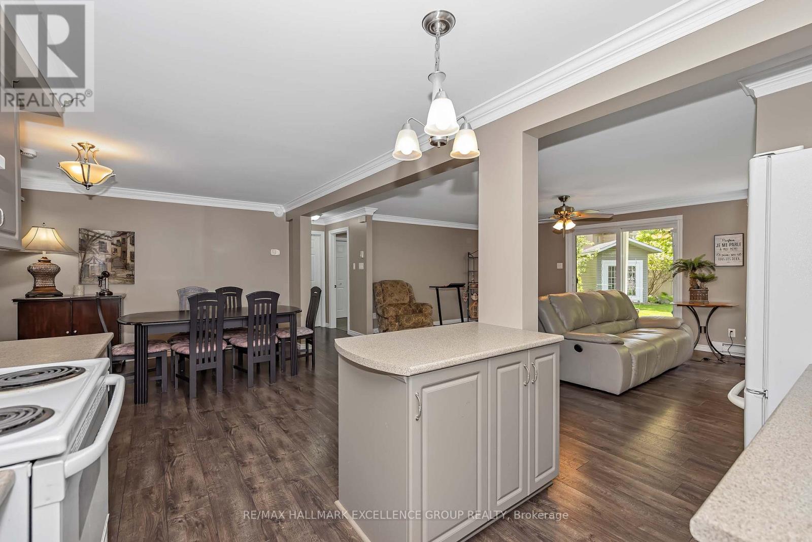 547 EMERALD STREET - 32