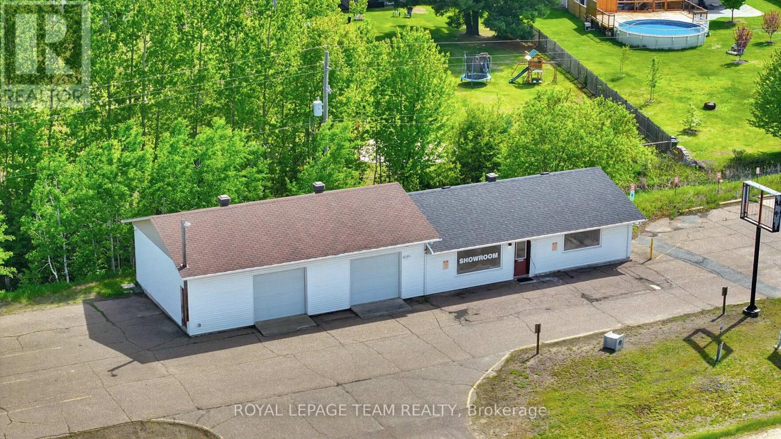Studio for Rent in Ottawa – 2427 PETAWAWA BOULEVARD, Ottawa – By Peter Sagos - Image 9