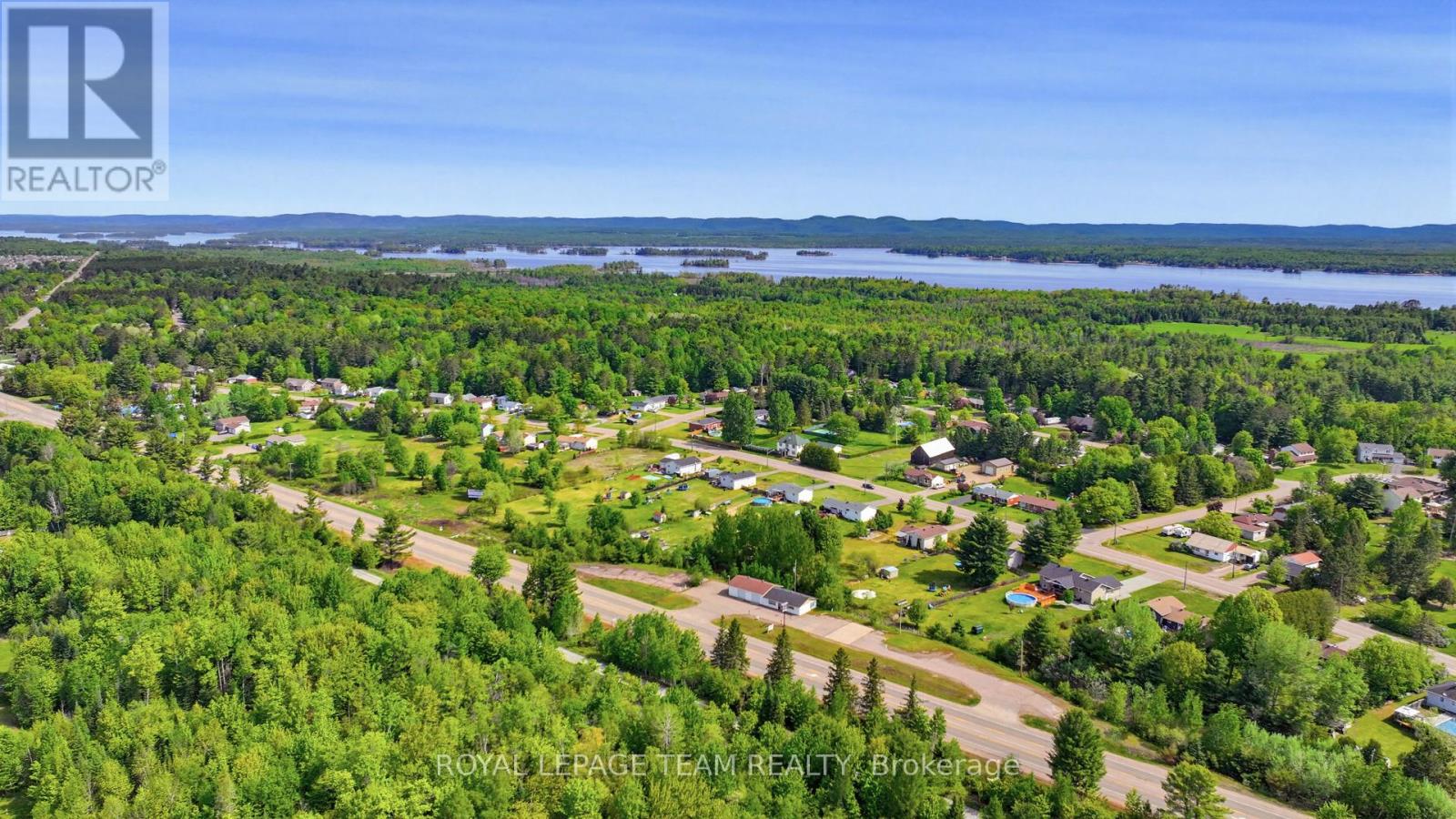 Studio for Rent in Ottawa – 2427 PETAWAWA BOULEVARD, Ottawa – By Peter Sagos - Image 17