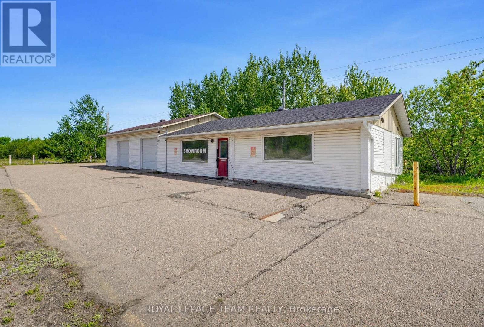 Studio for Rent in Ottawa – 2427 PETAWAWA BOULEVARD, Ottawa – By Peter Sagos - Image 12