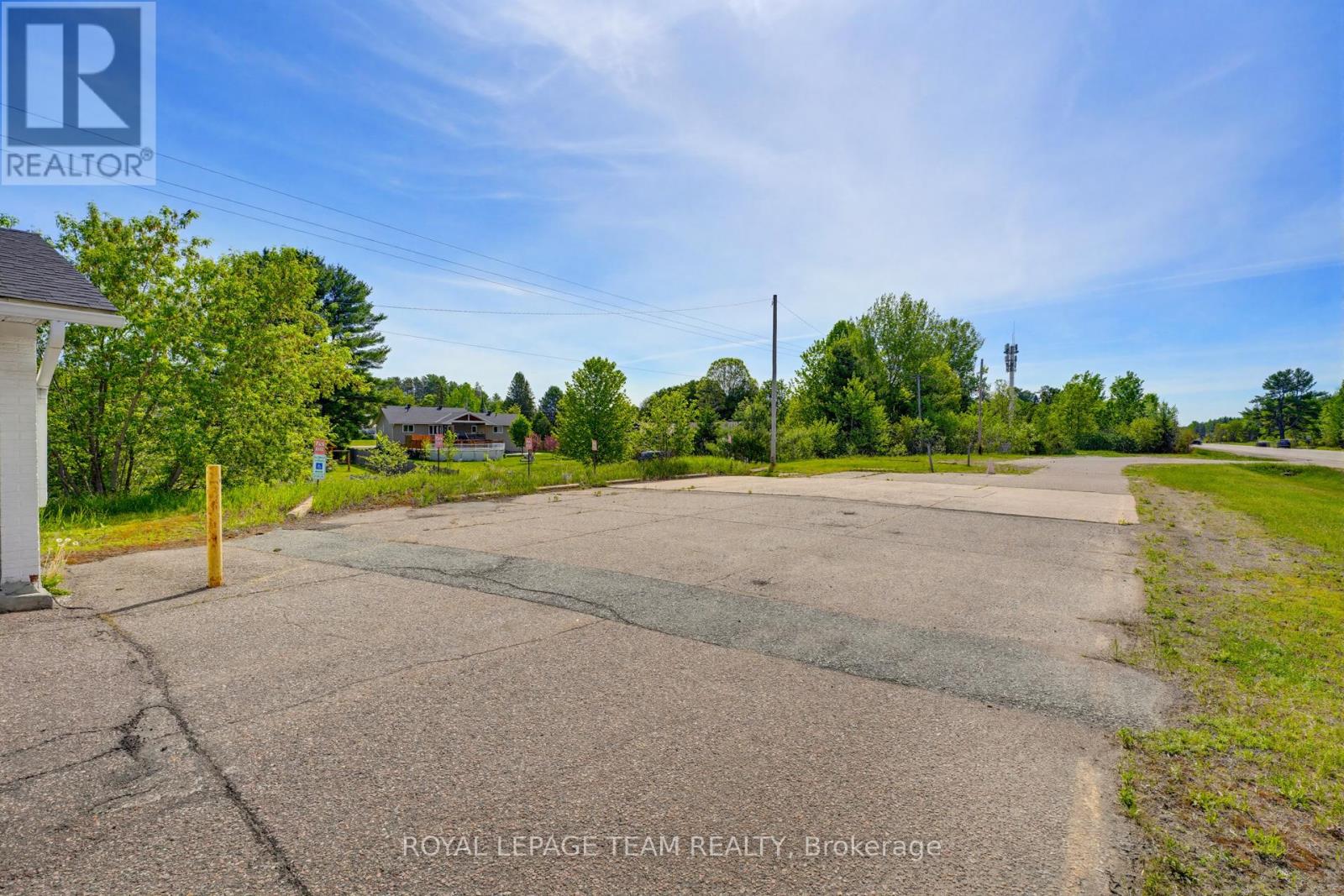 Studio for Rent in Ottawa – 2427 PETAWAWA BOULEVARD, Ottawa – By Peter Sagos - Image 11