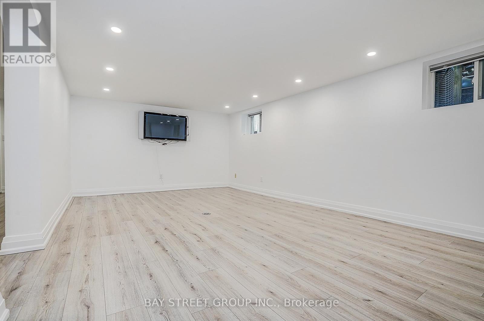 3 SILVERWOOD AVENUE - 39