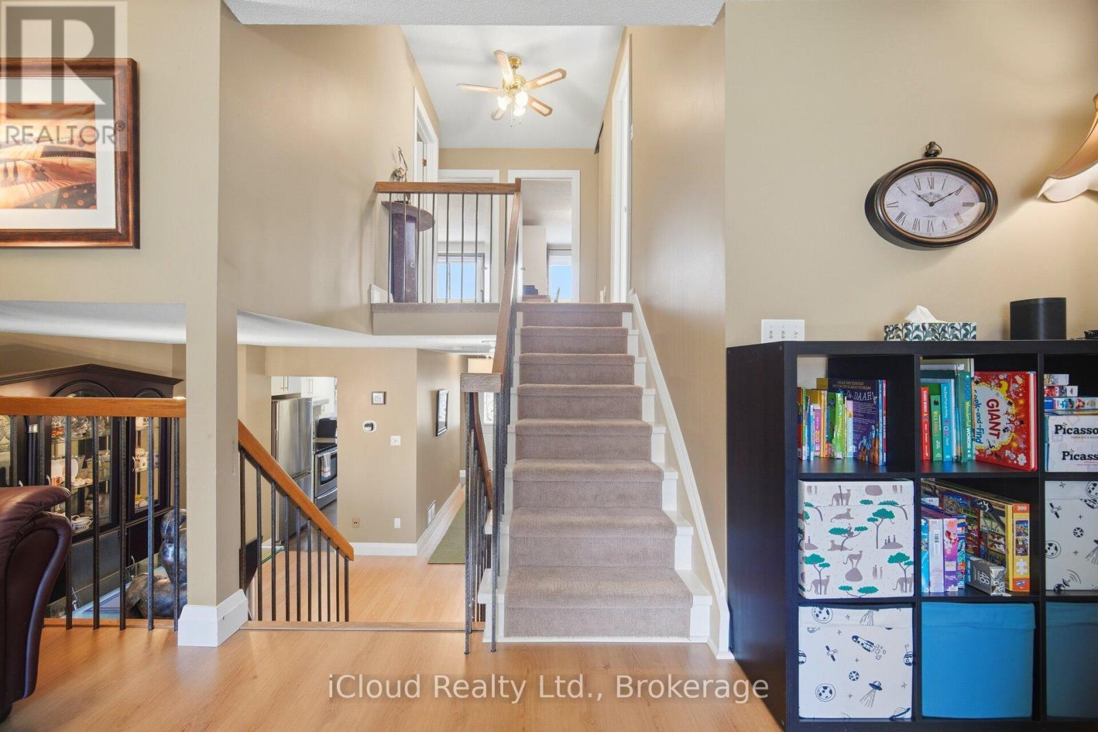 8 LINDRIDGE AVENUE - 18