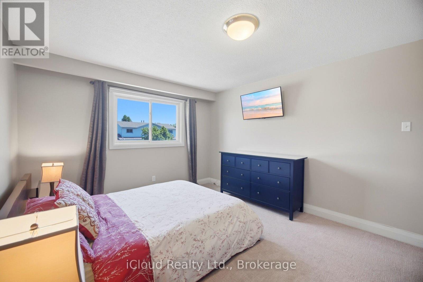 8 LINDRIDGE AVENUE - 21