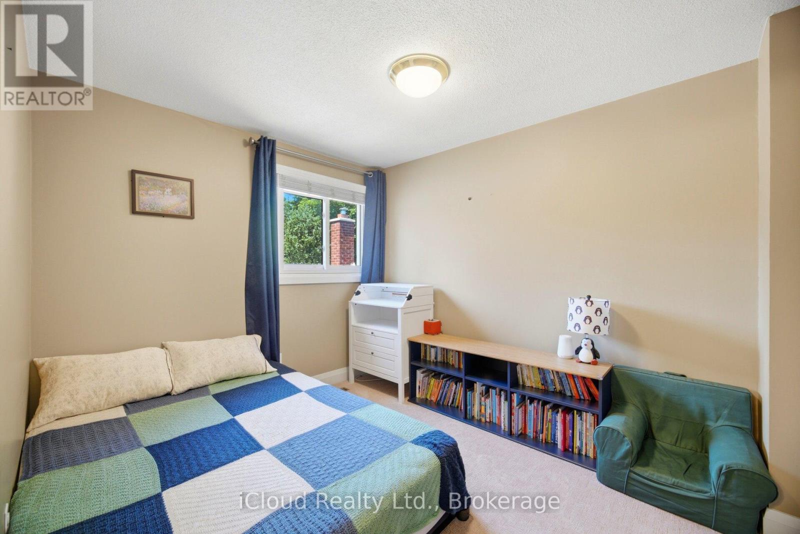 8 LINDRIDGE AVENUE - 25