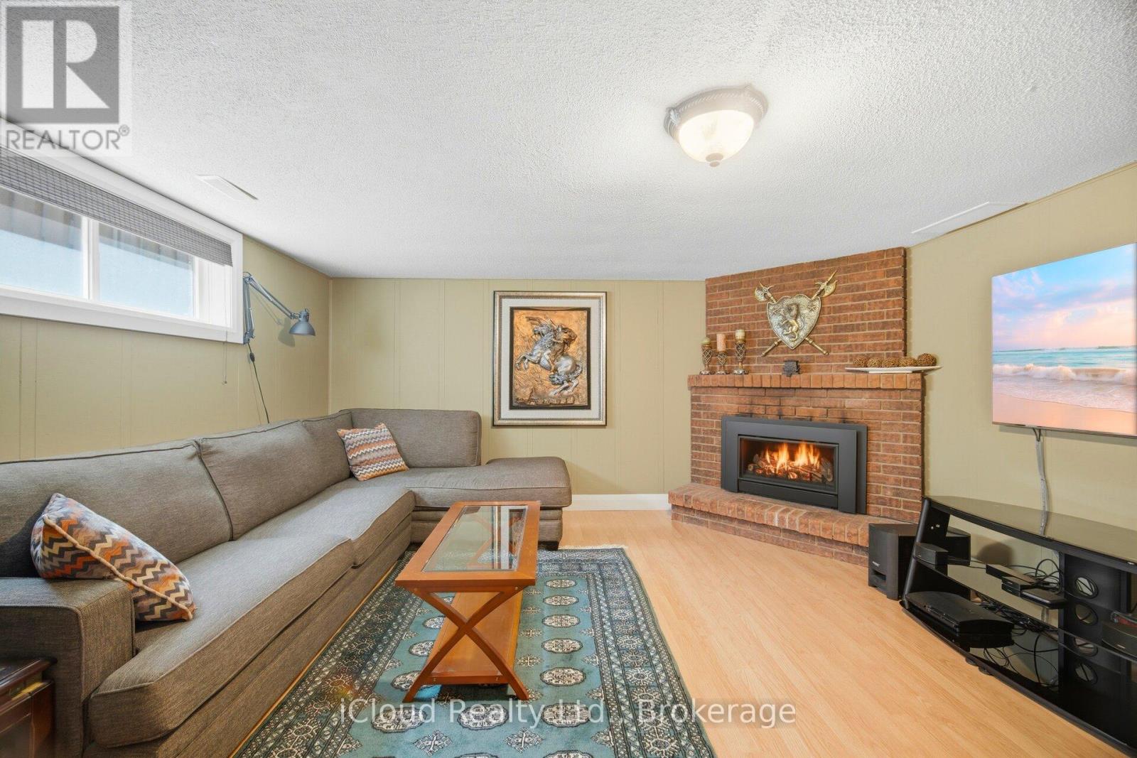 8 LINDRIDGE AVENUE - 29