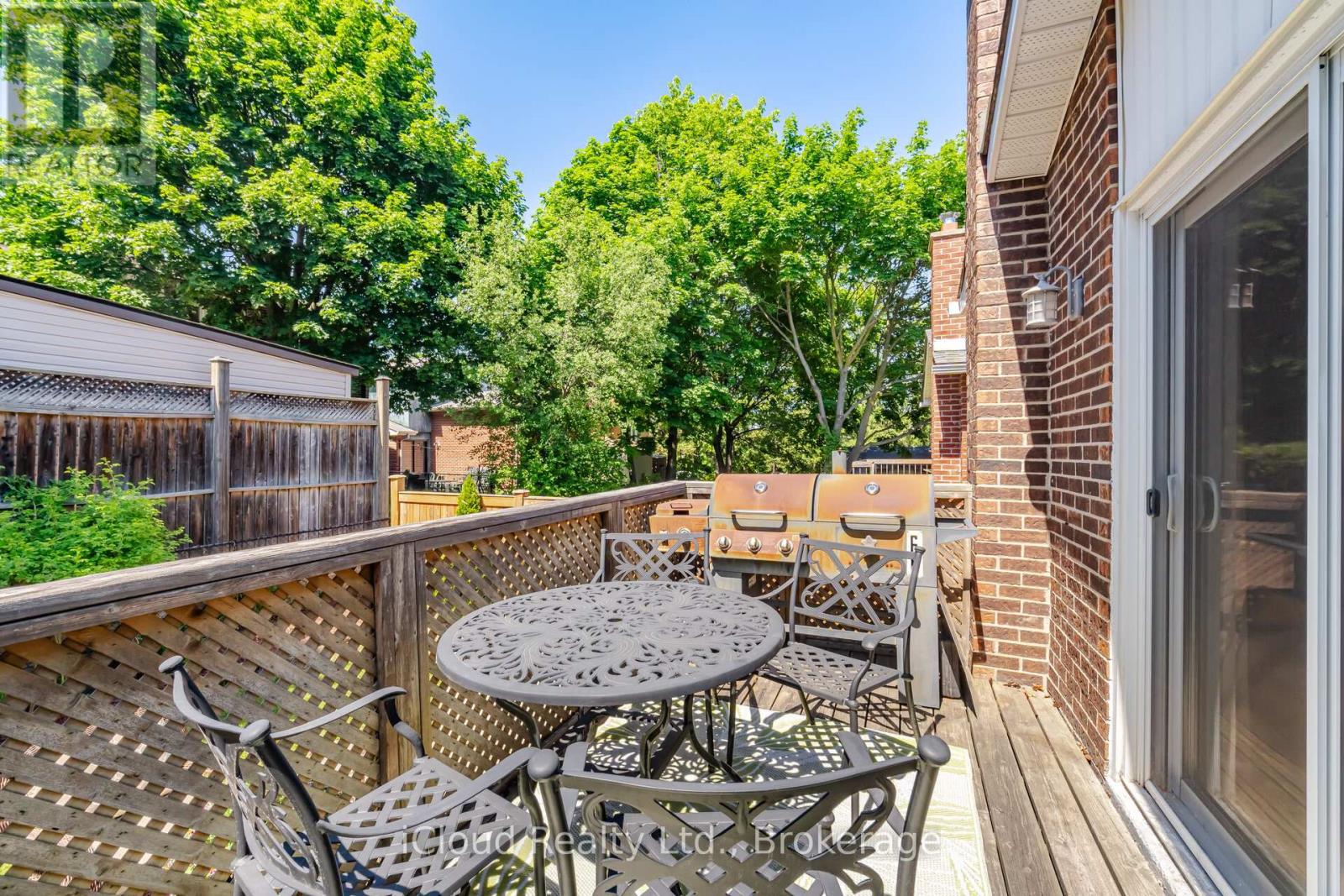 8 LINDRIDGE AVENUE - 36