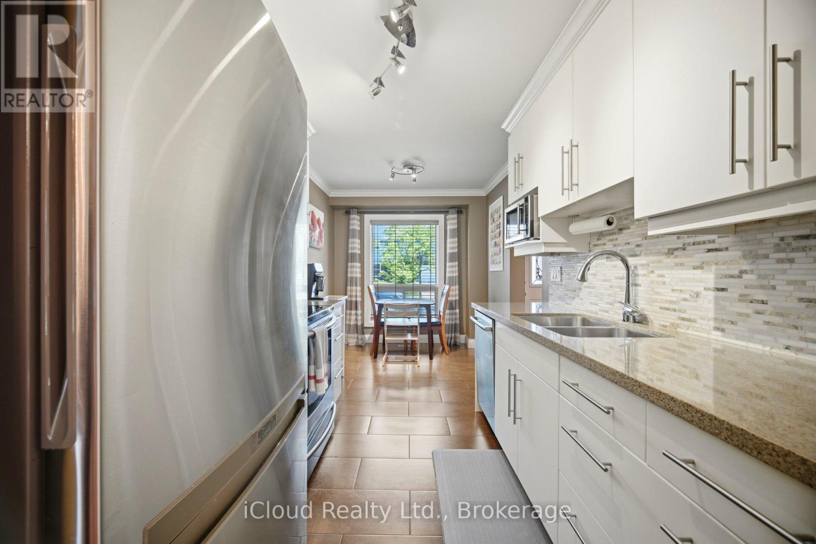 8 LINDRIDGE AVENUE - 9