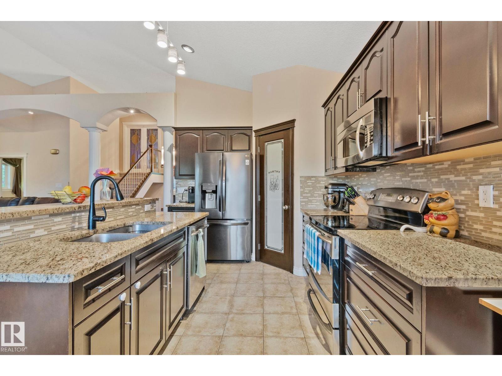 9833 153 ST NW NW - 3