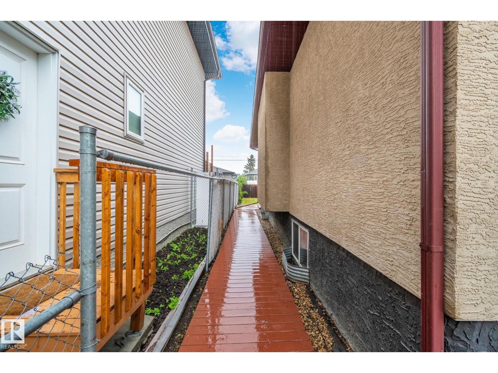9833 153 ST NW NW - 30