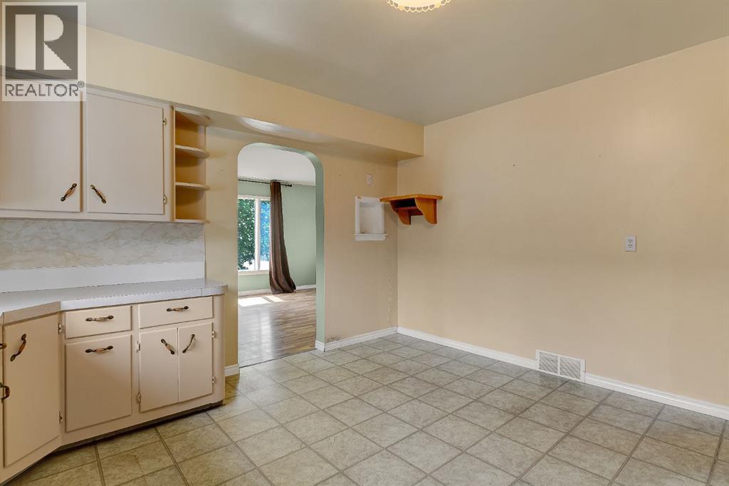 9850 104 Avenue - photo 2