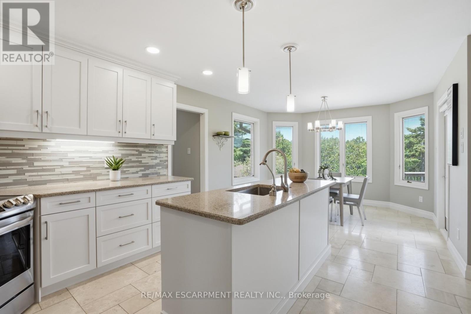 28 BATHGATE DRIVE - 15