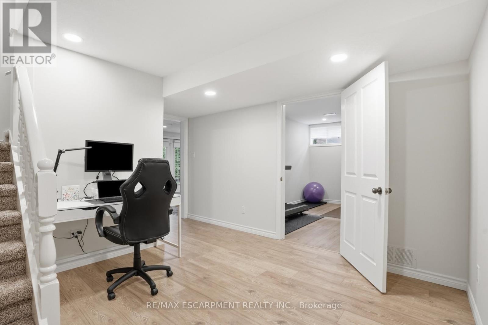 28 BATHGATE DRIVE - 32