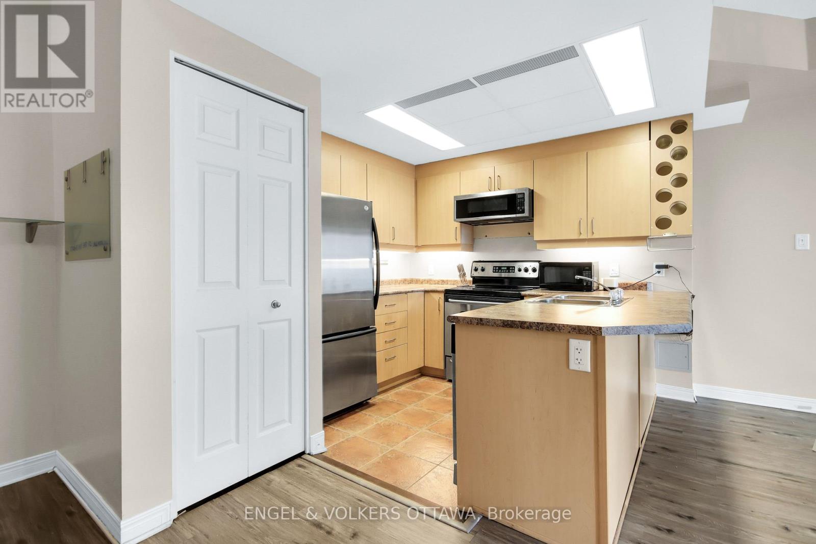 1 Bed, 1 Bath Apartment for Rent in Ottawa – 607 – 134 YORK STREET, Ottawa – MLS# X13245752 - Image 7